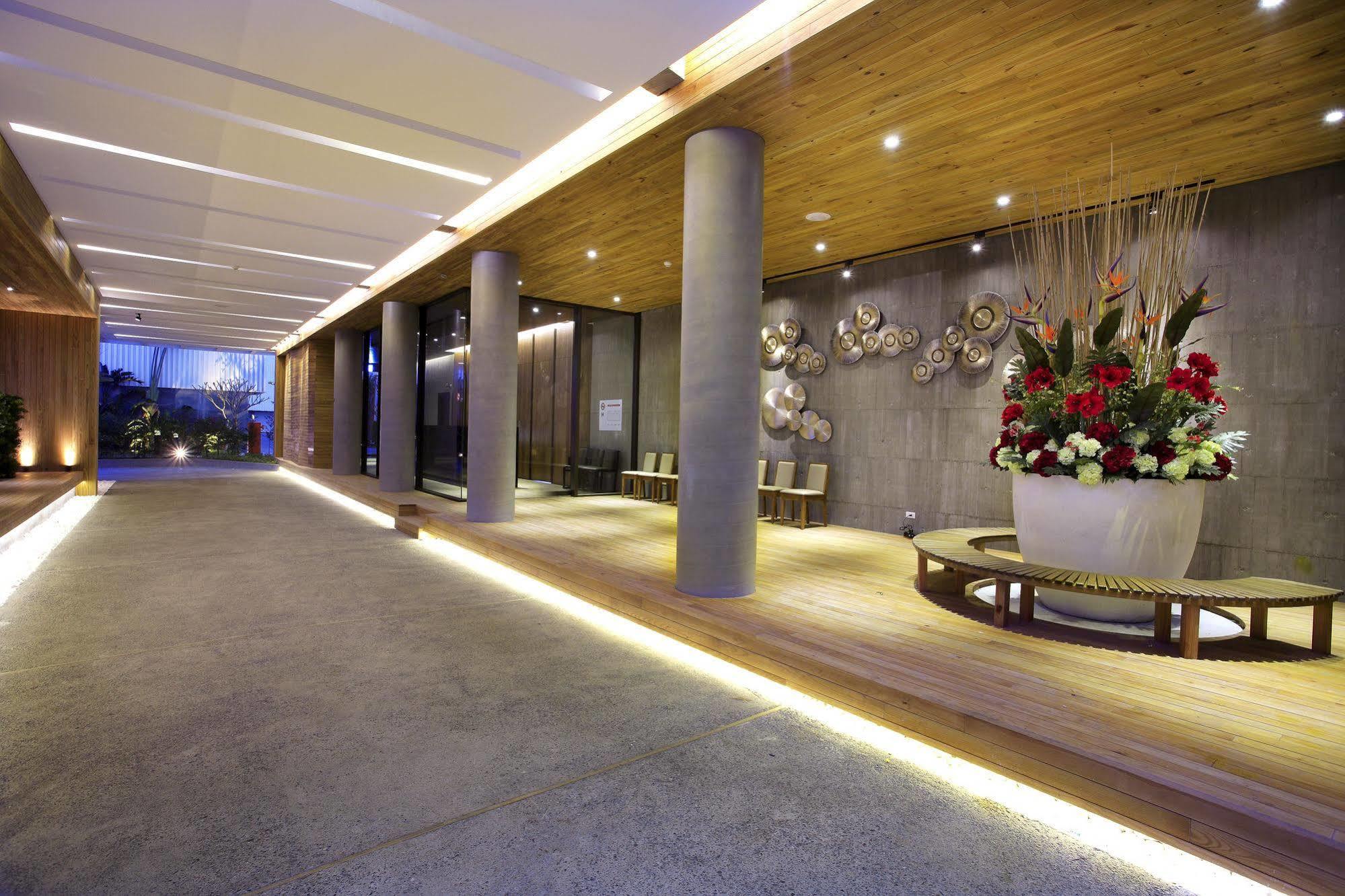 H Villa Inn Tainan Exterior foto